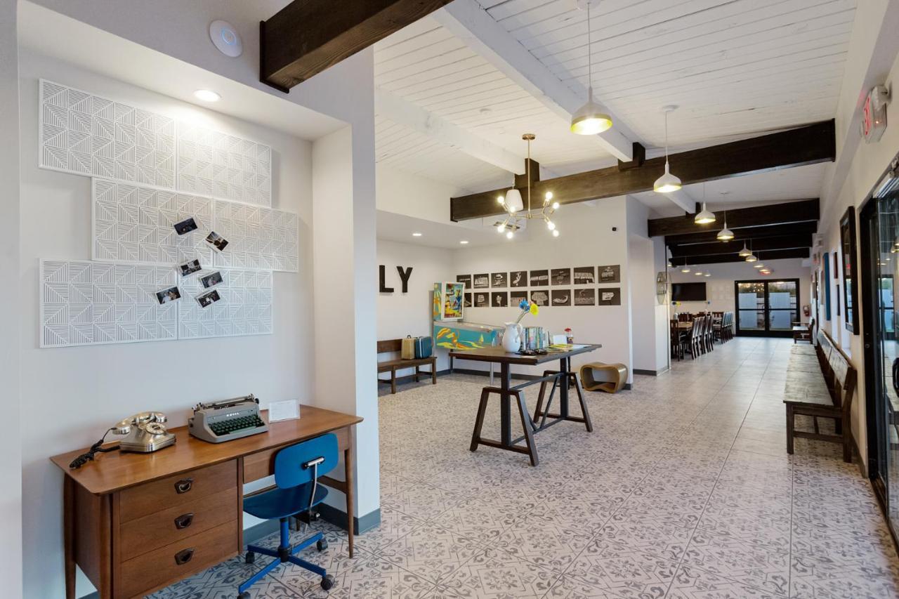Mccoy - Art, Coffee, Beer, Wine Hotel